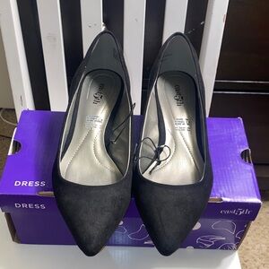 East 5th Black Pointed Toe Heels